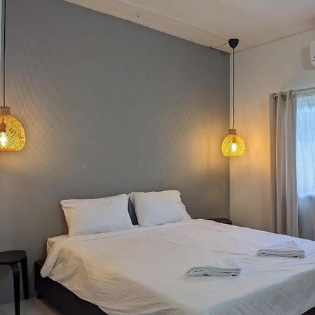 V At Panus Hotel Phanat Nikhom Eksteriør billede