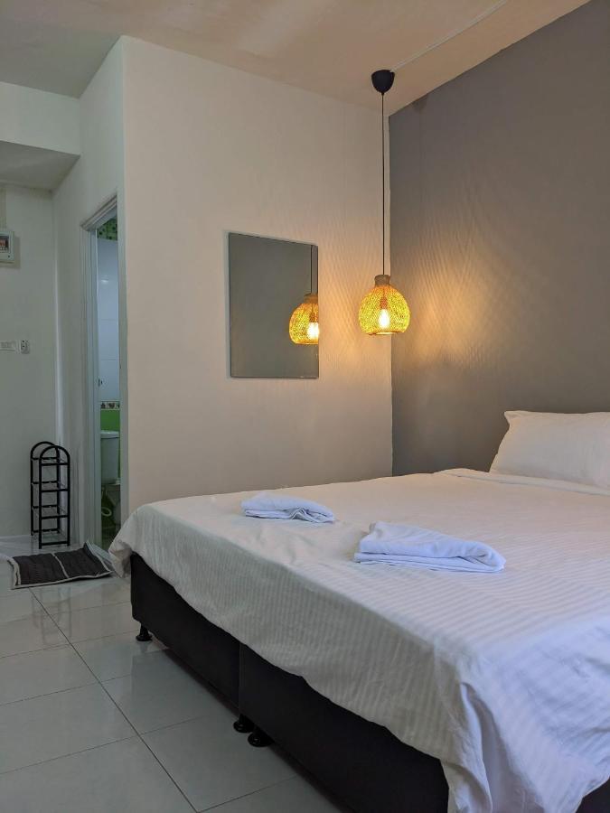 V At Panus Hotel Phanat Nikhom Eksteriør billede